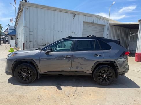 Used 2022 Toyota RAV4 XSE AWD/4WD image 2