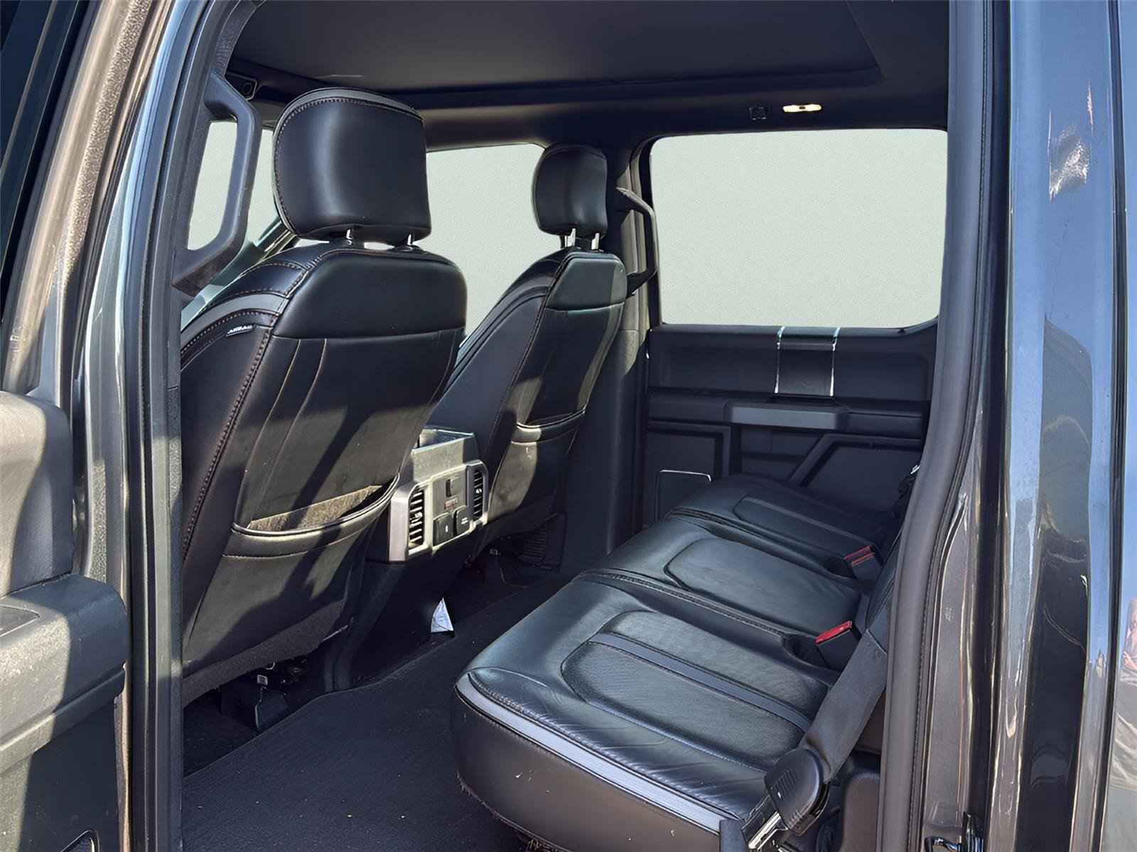 Used 2019 Ford F150 Platinum w/ Equipment Group 701A Luxury AWD/4WD image 5