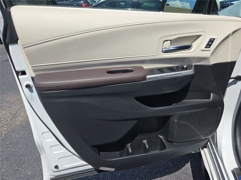 Used 2024 Toyota Sienna Platinum image 14
