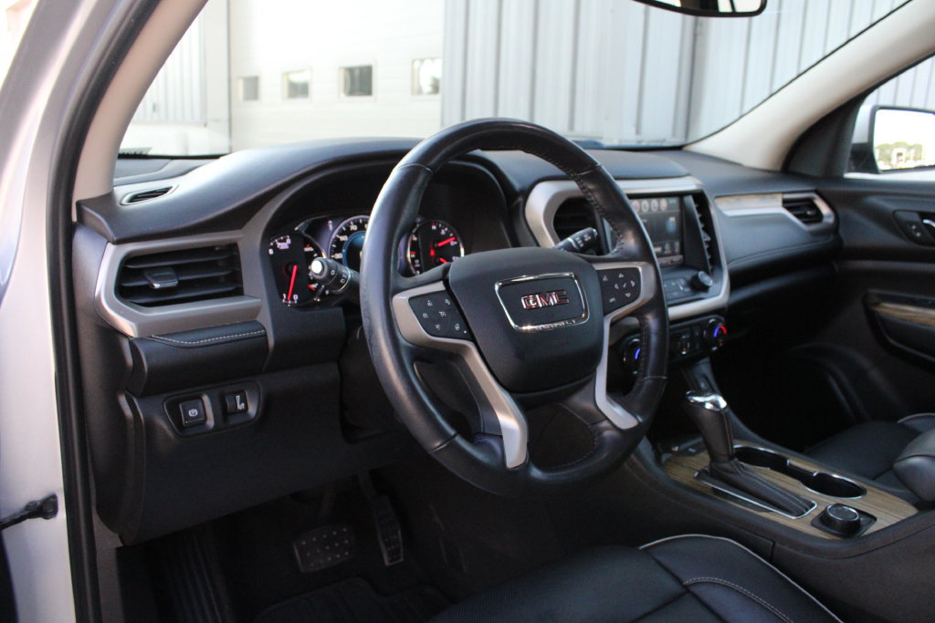 Used 2019 GMC Acadia Denali AWD/4WD image 2