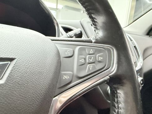 Used 2018 Chevrolet Equinox LT image 17