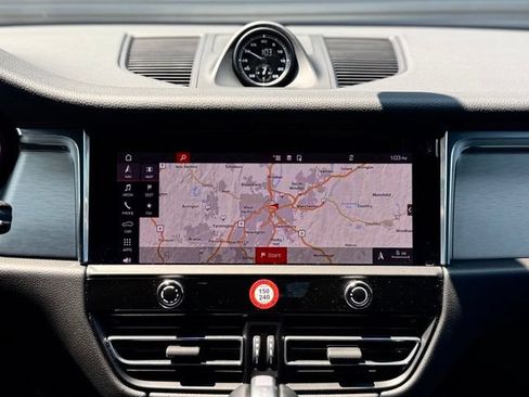 Certified 2026 Porsche Macan AWD/4WD image 31