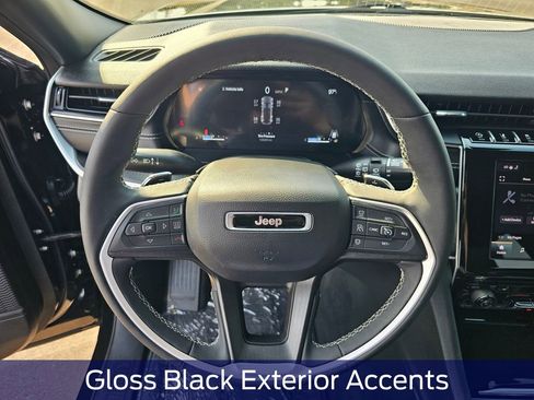 Used 2025 Jeep Grand Cherokee Altitude image 20