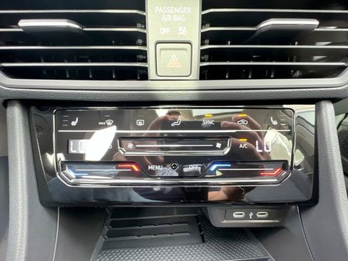 New 2025 Volkswagen Jetta SE image 18