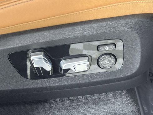 Used 2022 BMW X7 M50i w/ Executive Package image 35