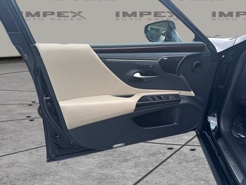 Used 2019 Lexus ES 300h w/ Accessory Package 2 FWD image 16