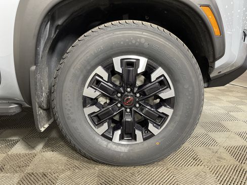 Used 2023 Nissan Frontier PRO-4X w/ Pro Convenience Package image 10