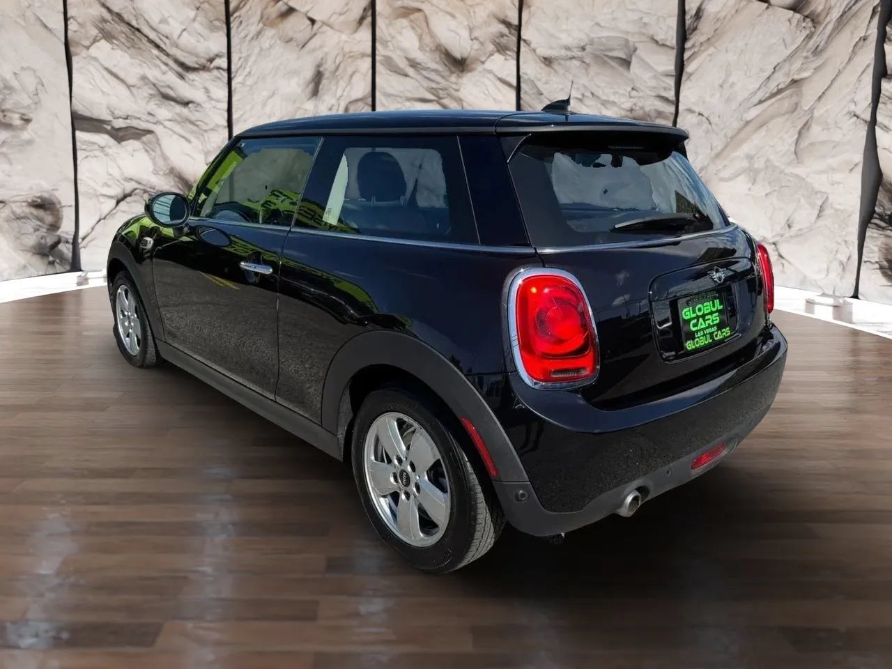 Used 2021 MINI Cooper 2-Door Hardtop FWD image 5