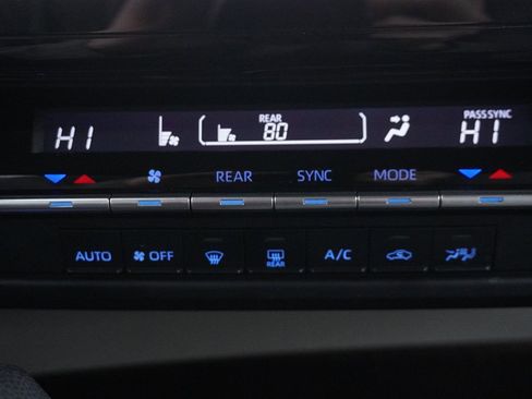 Used 2021 Toyota Sienna LE image 51