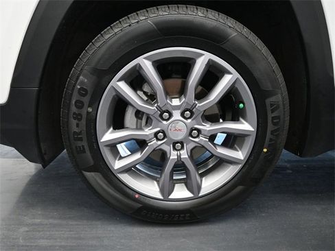 Used 2024 GMC Terrain SLT image 9