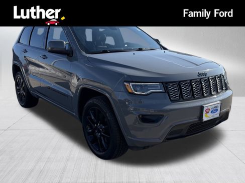Used 2022 Jeep Grand Cherokee Laredo X image 1