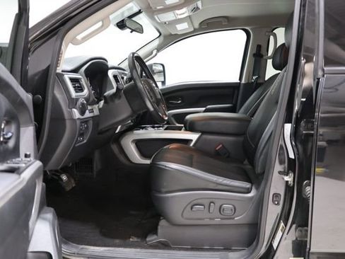 Used 2018 Nissan Titan PRO-4X AWD/4WD image 18