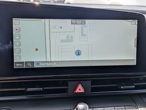 Used 2025 Hyundai Elantra SEL FWD image 31