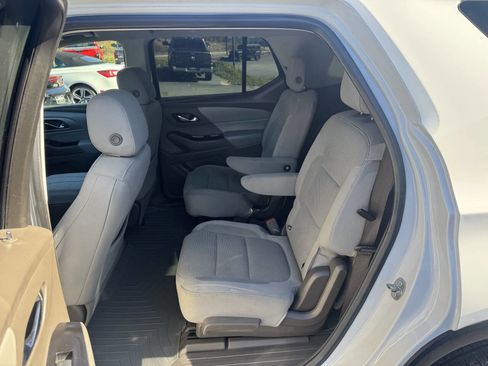 Used 2018 Chevrolet Traverse LT image 12