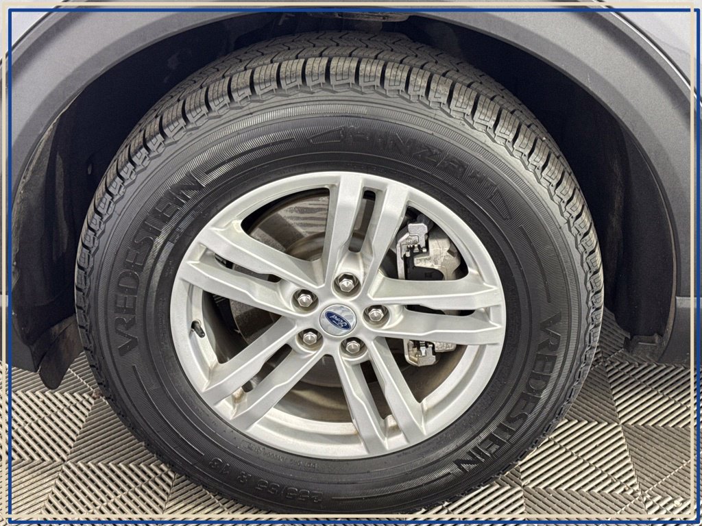 Used 2023 Ford Explorer XLT w/ Equipment Group 202A AWD/4WD image 12