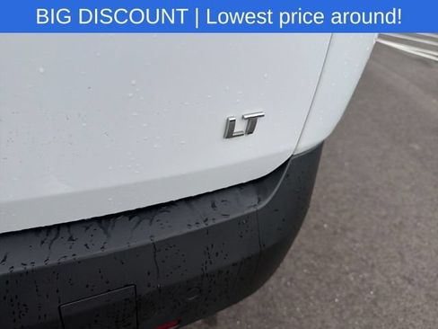 Used 2023 Chevrolet Traverse LT AWD/4WD image 10