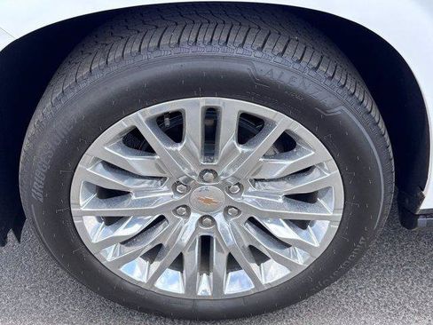 Used 2025 Chevrolet Tahoe High Country AWD/4WD image 10