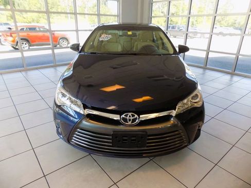 Used 2017 Toyota Camry XLE w/ Moonroof Package FWD image 2