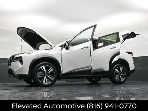 Certified 2025 Nissan Rogue SL AWD/4WD image 38