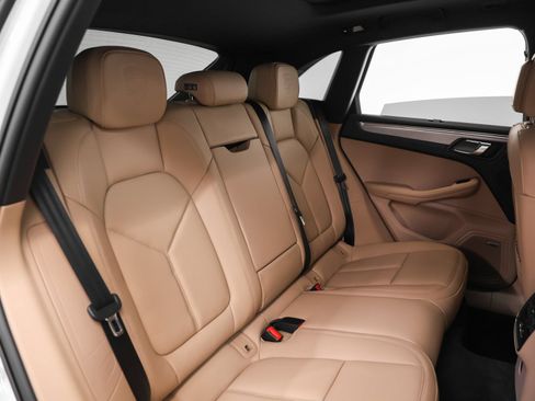 Certified 2026 Porsche Macan AWD/4WD image 22