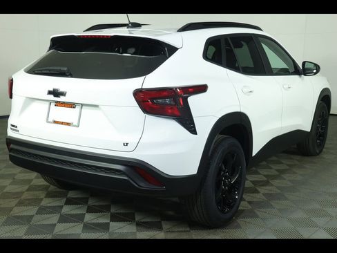 New 2026 Chevrolet Trax LT w/ Driver Confidence Package FWD image 8