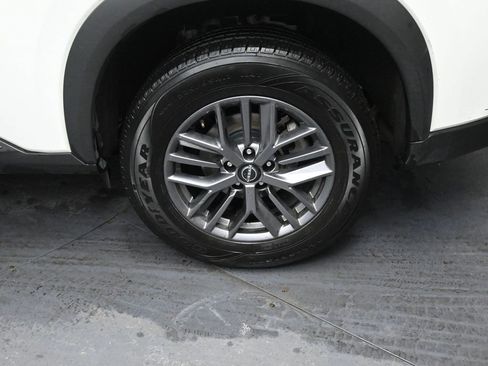 Used 2024 Nissan Rogue S image 15