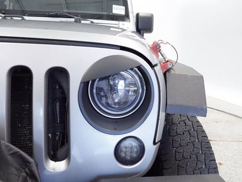 Used 2013 Jeep Wrangler Unlimited Sahara w/ Dual Top Group AWD/4WD image 13