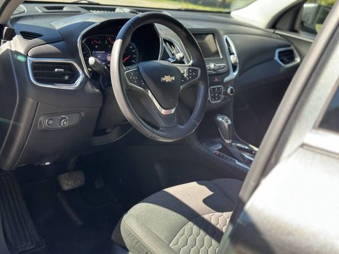 Used 2019 Chevrolet Equinox LT w/ Driver Convenience Package FWD image 8