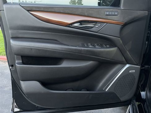 Used 2020 Cadillac Escalade ESV Luxury image 28