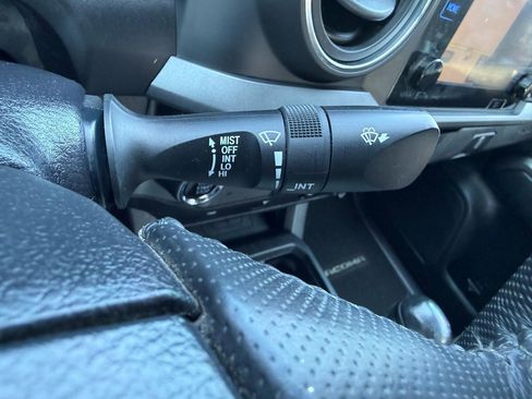 Used 2016 Toyota Tacoma TRD Sport w/ Towing Package image 21