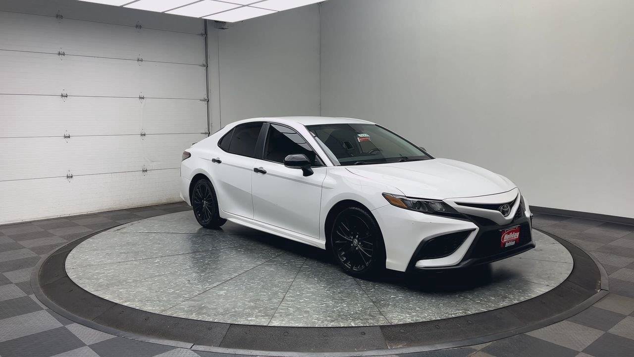 Used 2022 Toyota Camry SE w/ Carpet Mat Package (TMS) FWD image 27
