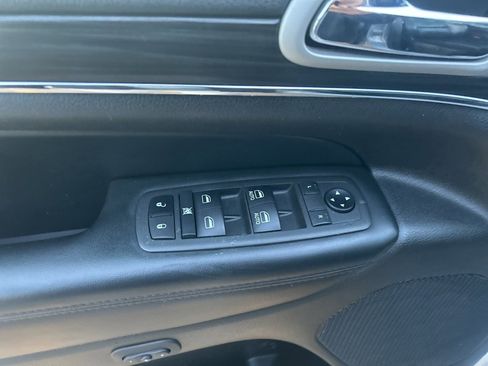 Used 2021 Jeep Grand Cherokee Limited image 19