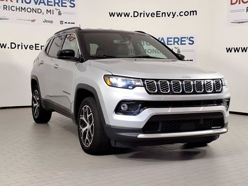 Used 2024 Jeep Compass Limited AWD/4WD image 3