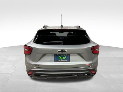 Certified 2025 Chevrolet Trax RS w/ Driver Confidence Package FWD image 8
