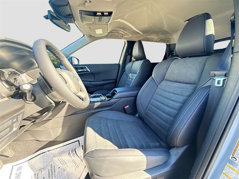 New 2026 Mitsubishi Outlander SE image 22