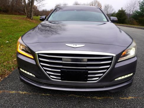 Used 2015 Hyundai Genesis 5.0 image 2
