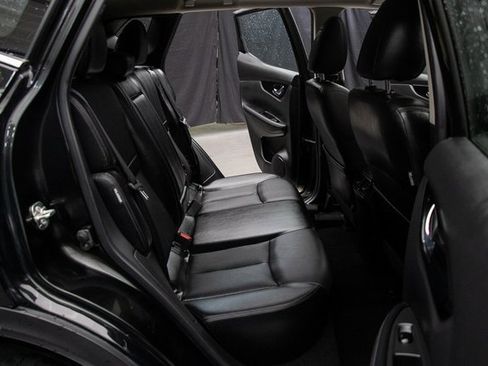 Used 2022 Nissan Rogue Sport SL w/ Premium Package image 18