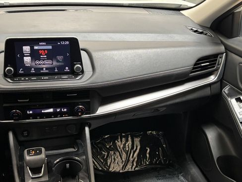 Used 2025 Nissan Rogue SV AWD/4WD image 32