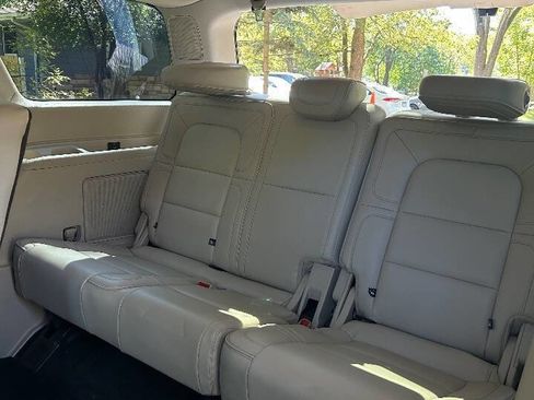 Used 2018 Lincoln Navigator Reserve w/ Technology Package image 20