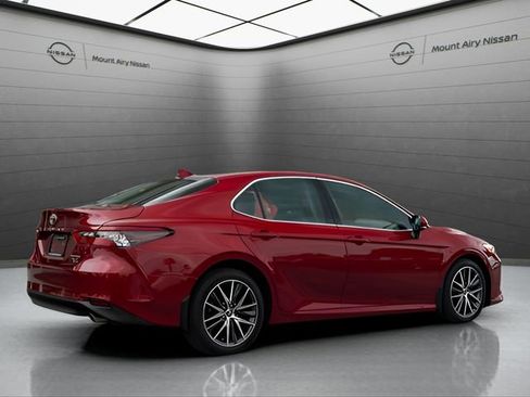 Used 2022 Toyota Camry XLE AWD/4WD image 1