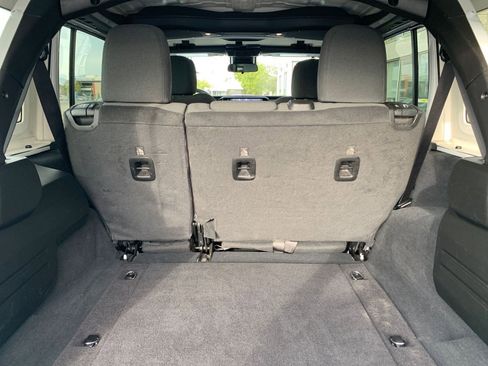 Used 2025 Jeep Wrangler Sahara image 30