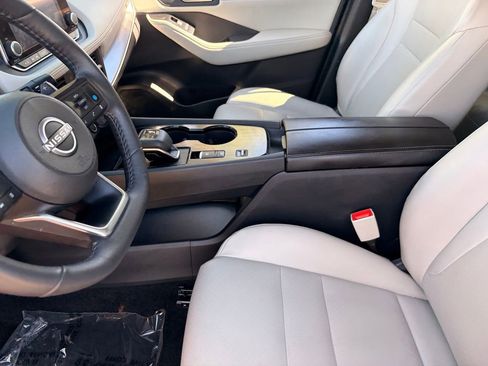 Certified 2024 Nissan Rogue SV w/ SV Premium Package FWD image 17
