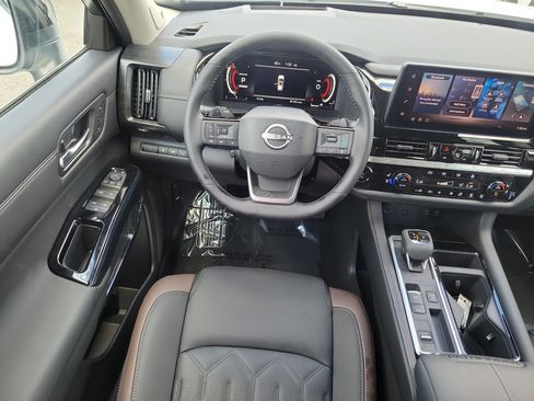 New 2026 Nissan Pathfinder Platinum FWD image 17