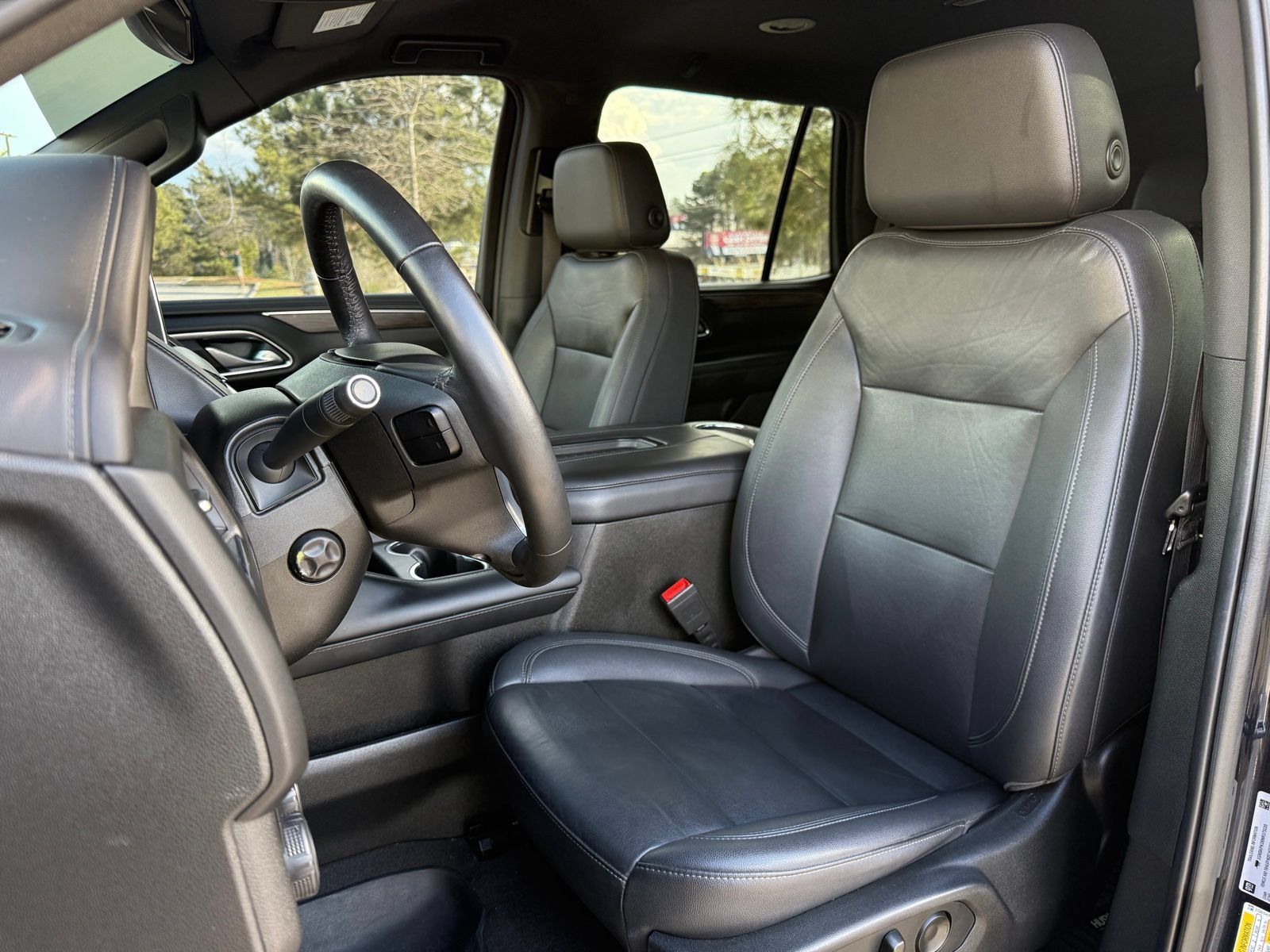 Used 2022 Chevrolet Tahoe Z71 w/ Luxury Package AWD/4WD image 35