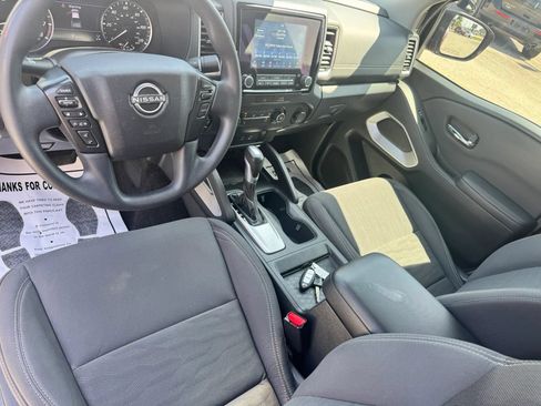 Used 2022 Nissan Frontier SV AWD/4WD image 11