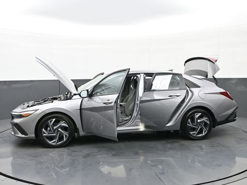 Certified 2025 Hyundai Elantra Sport image 48