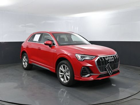Certified 2025 Audi Q3 2.0T Premium AWD/4WD image 3