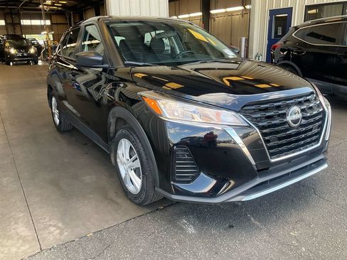 Used 2025 Nissan Kicks Play S FWD image 2