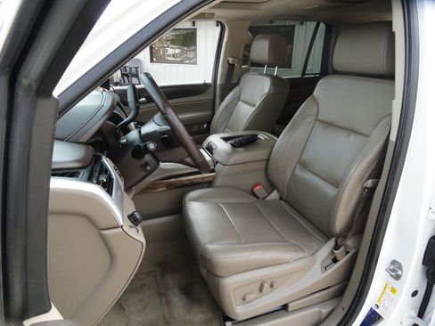 Used 2017 GMC Yukon SLT w/ Premium Edition RWD image 10