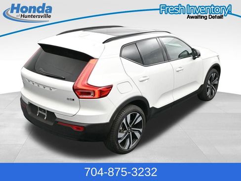Used 2025 Volvo XC40 B5 Plus AWD/4WD image 31